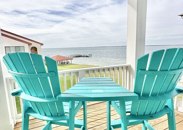 Balcony with Sound views