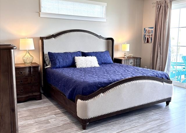 Guest king bedroom