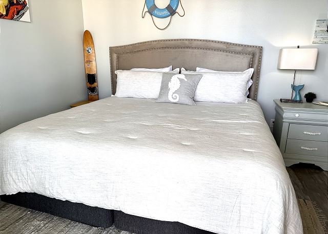 Guest queen bedroom